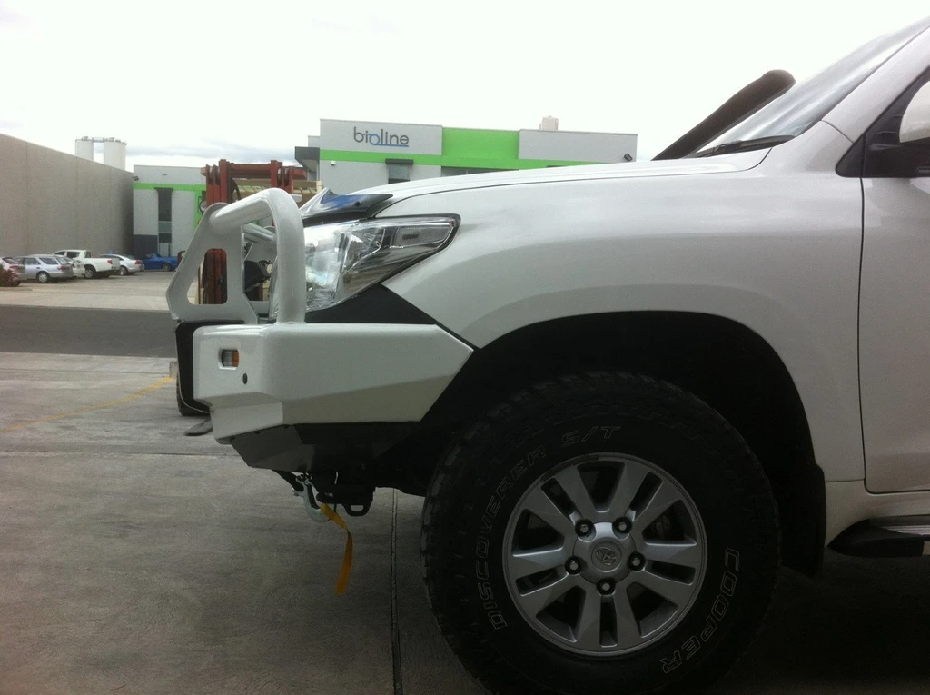 Dobinsons Black Bullbar for Toyota Land curiser